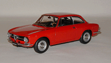 AUTOART Alfa Romeo 1300 GT Junior